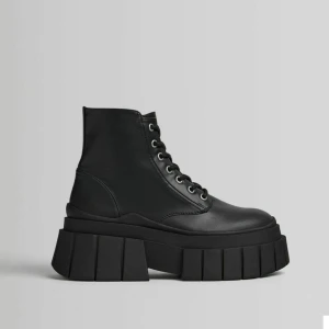 Berskha boots platform  - Berskha boots platform storlek 36 Använda 1 gång.