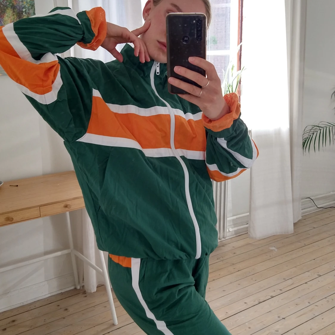Grön och orange tracksuit från weekday