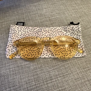 Chimi solglasögon  - Modell #002 i färgen mango! Bra skick och inga repor.