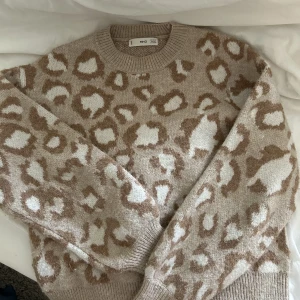 Stickad tröja  - Fin stickad tröja!!