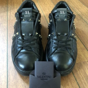 Valentino skor - Svarta Valentino Rockstud i size 45 , Hmu vid frågor!🤝🏽