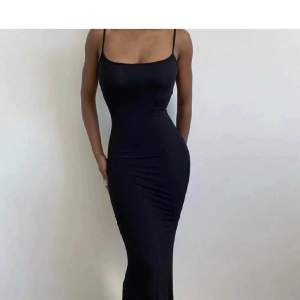 Säljer denna skims likande klänning.💖 Jätte fin långklänning som följer ens kroppsform.💞