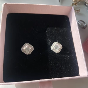 Diamant örhängen  - Aldrig använda!! Perfekt till fest bal student eller till vardags 