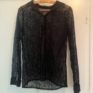 Spetsskjorta - skjorta i spets  - Storlek 38! Jättefint skick 