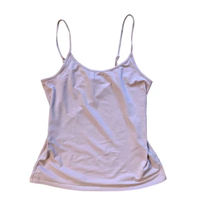 Rosa top  - Köpt på secondhand, skick: 8/10! Skriv om du har frågor eller vill se fler bilder!