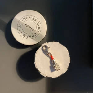 Thomas Sabo berlock - OANVÄND har bara legat i asken, äkta silver, har oxiderat lite men putsar man upp den blir den som ny:) Nypris 449, säljer för 200