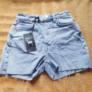 Short för 80kr original pris 399kr - nya shorts med prislapp