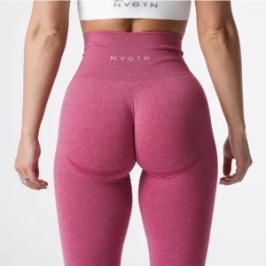 NVGTN tights - Säljer dessa superfina tights från nvgtn i färgen Crimson.  Det är contour seamless modellen, använda 3ggr så i superfint skick💞