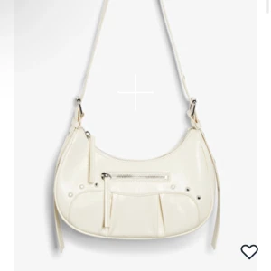 Söker monki väska - Söker den här monki väskan, skriv om du har den och vill sälja💗