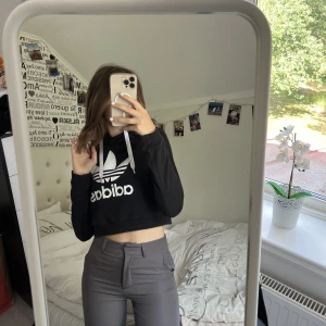 hoodie - adidas hoodie som är så fin och skön!