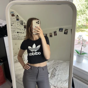 adidas tröja - säljer denna fina adidas tröja då den inte längre kommer till användning