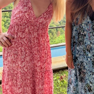 Rosa långklänning  - Intressekoll på min snygga långklänning ifrån zara, storlek M men passar S!💗 500kr