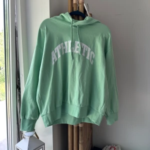 H&M hoddie M  - Luvtröja H&M, str M. Fin skick, knappt använd.