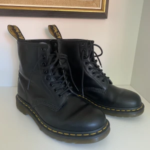 Dr Martens  - Ett par helt nya dr Martens, har aldrig använt dom och nu är dom för små💕
