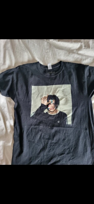 YUNGBLUD merch tshirt (Medium) - Yungblud tshirt i storlek Medium. Nypris ca 200 SEK 💓 Fint skick då den knappt användes. Pris kan diskuteras!