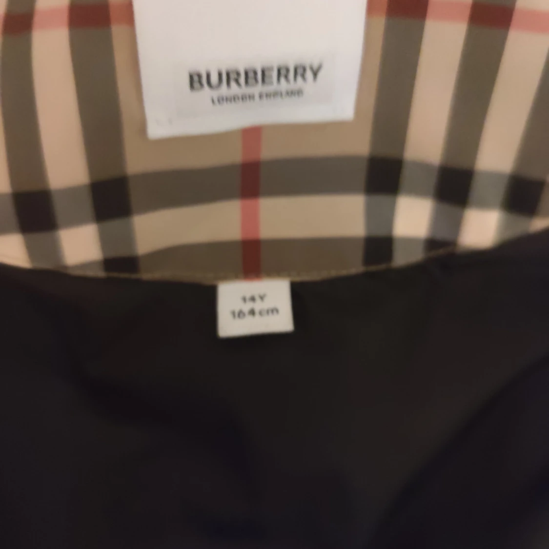Burberry väst  2000kr  - 91