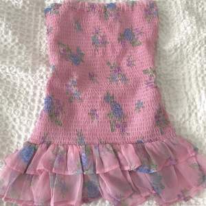 Säljer denna super fina kjolen från bikbok då den inte kommer till användning lika mycket längre💓köpare står för frakten🚚
