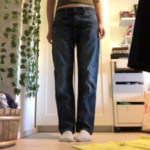 Ascoola Levis jeans. Inte min stil men snygga. Typ nyskick. Skriv om du har funderingar.💗
