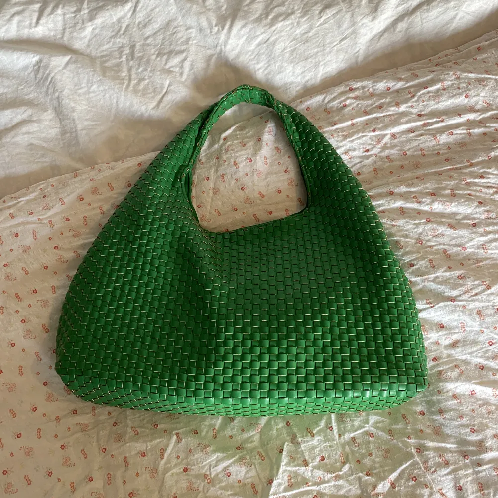 Väska från nakd i en jättesnygg grön färg . Väskor.