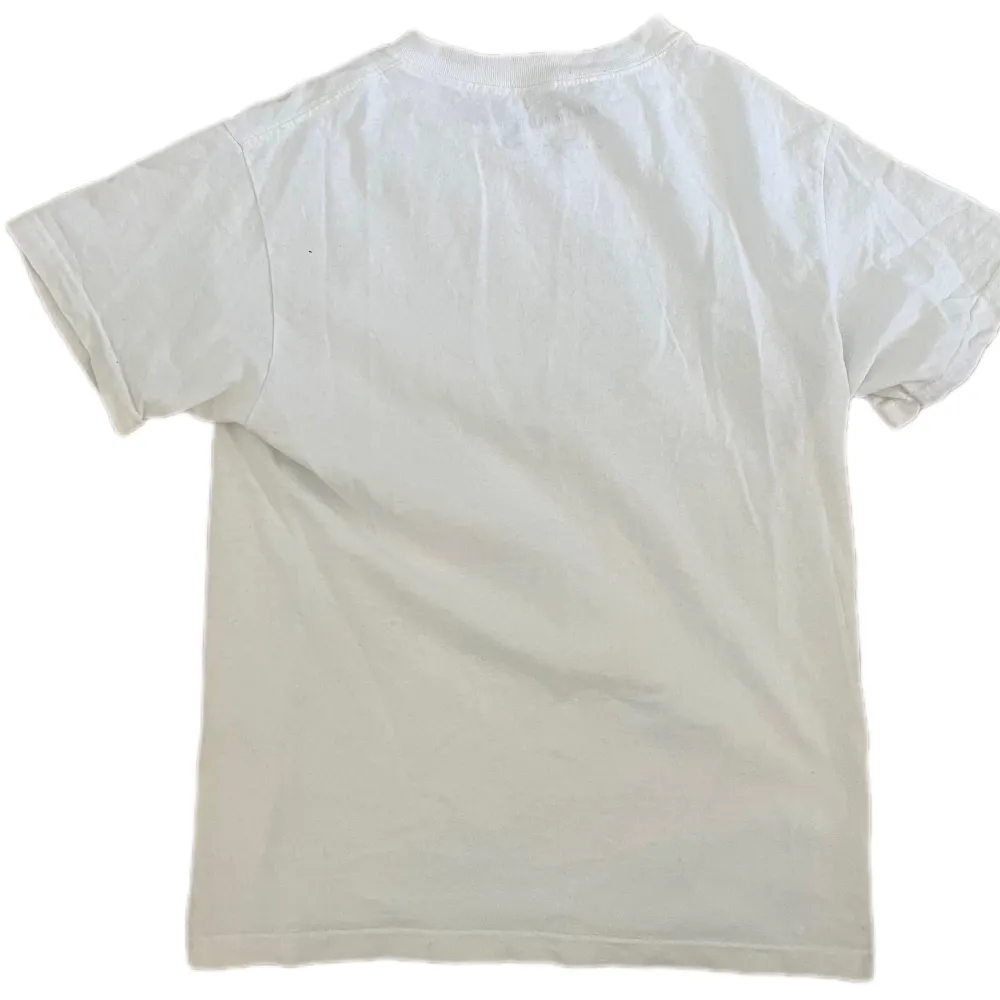 Vintage t-shirt storlek S i skick 10/10. T-shirts.