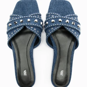 Slippers/tofflor - Slippers/tofflor i denim tyg med silver detaljer. Sjukt snygga från zara och helt slutsålda! Aldrig använda, prislapp kvar och dustbag!