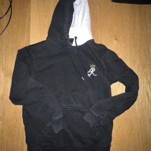 Merch från Ranboo  - Hoodie från merch Ranboo använd två gånger, som ny. 