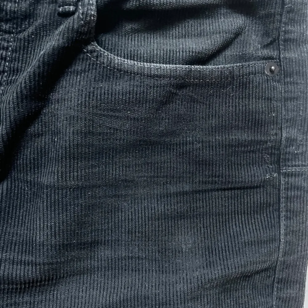 Manchesterbyxor/jeans av Dior Homme av Hedi Slimane, från 2004, känd för sin långa och  smala silhouette Öppen för offers. Jeans & Byxor.