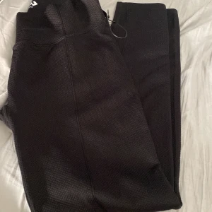 Träningsbyxor - Aldrig använda, vid snabb affär kan dom säljas billigare