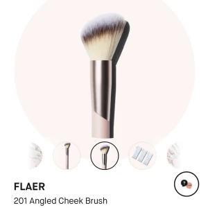 Flare borste  - Flare borste 206 orginal pris 149 säljer för 100kr, inte använd mycket fint skick💘