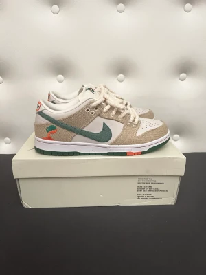 Nike SB Dunk low Jarritos - Säljer mina använda Jarritos då jag behöver pengar och tömma skohyllan. Skick 8/10 