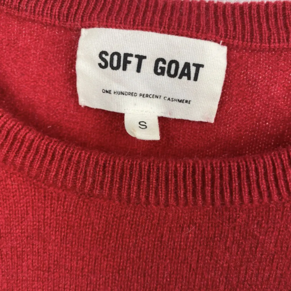 Soft goat tshirt som aldrig använts, i strl S ☀️Nypris ca 1700. Stickat.