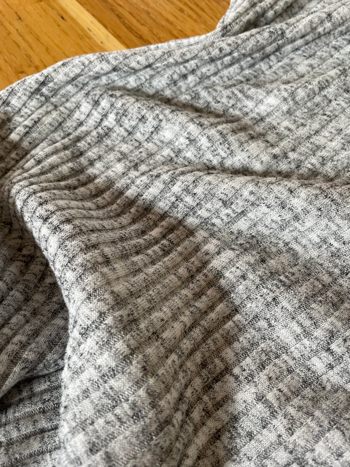 Figurnära kort ribbad klänning  - 90