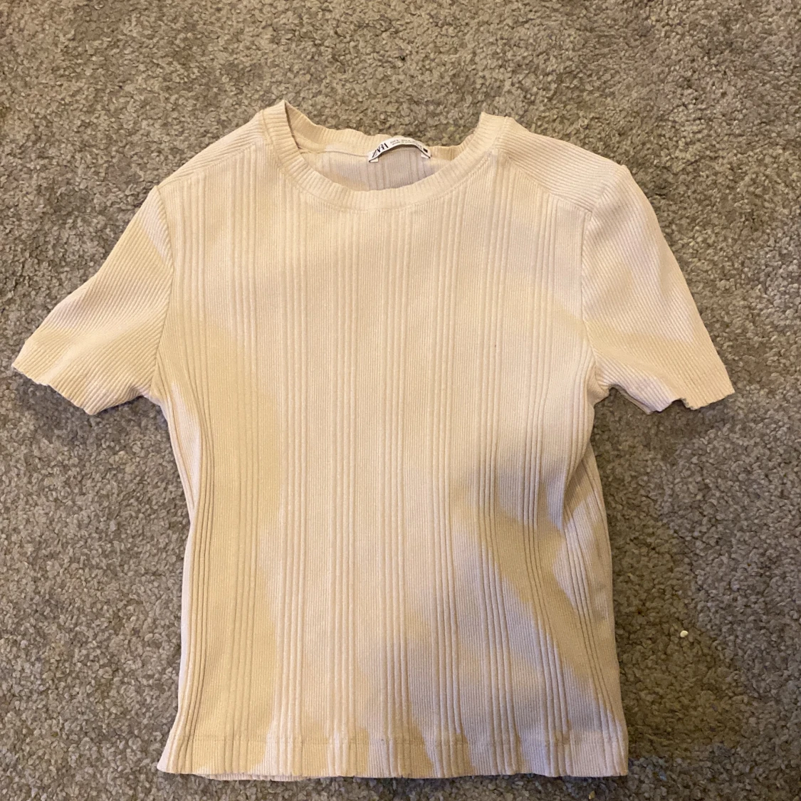 Ribbad tröja från zaea