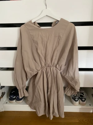 Klänning  - Klänning använd fåtal gånger. Stl S. Från Chiquelle 