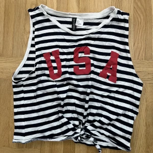 Crop top - Randig crop top i storlek S. 