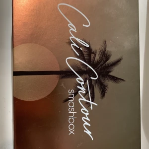 Cali countour Smashbox  - As new - used max 5 times 