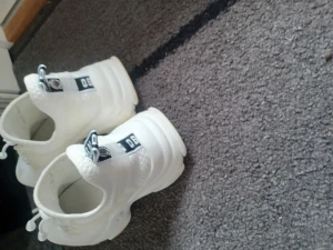 Skor - Skor knappt använda märke Steve madden 