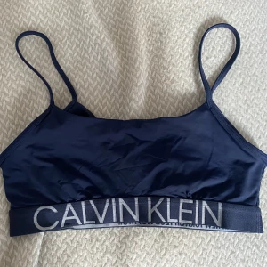Bikiniöverdel  - Bikiniöverdel från Calvin Klein. Köparen står för frakten. 