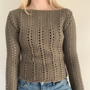 stickad/virkad tröja  - jättecool brun stickad tröja, köpt på secondhand💗