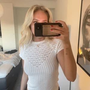 Topp - Söt typ stickad topp från zara. Helt ny med lapp kvar🤍🤍