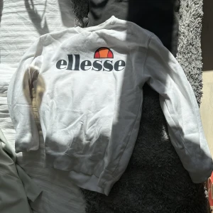 Ellesse tröja - Nästan nu ellesse tröja i bra skick💕