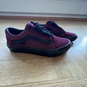 VANS X Breana Geering - Säljer dessa vans då jag inte använder dom, jätte bra skick eftersom dom aldrig är använda! Hör gärna av dig om det är något!:)))