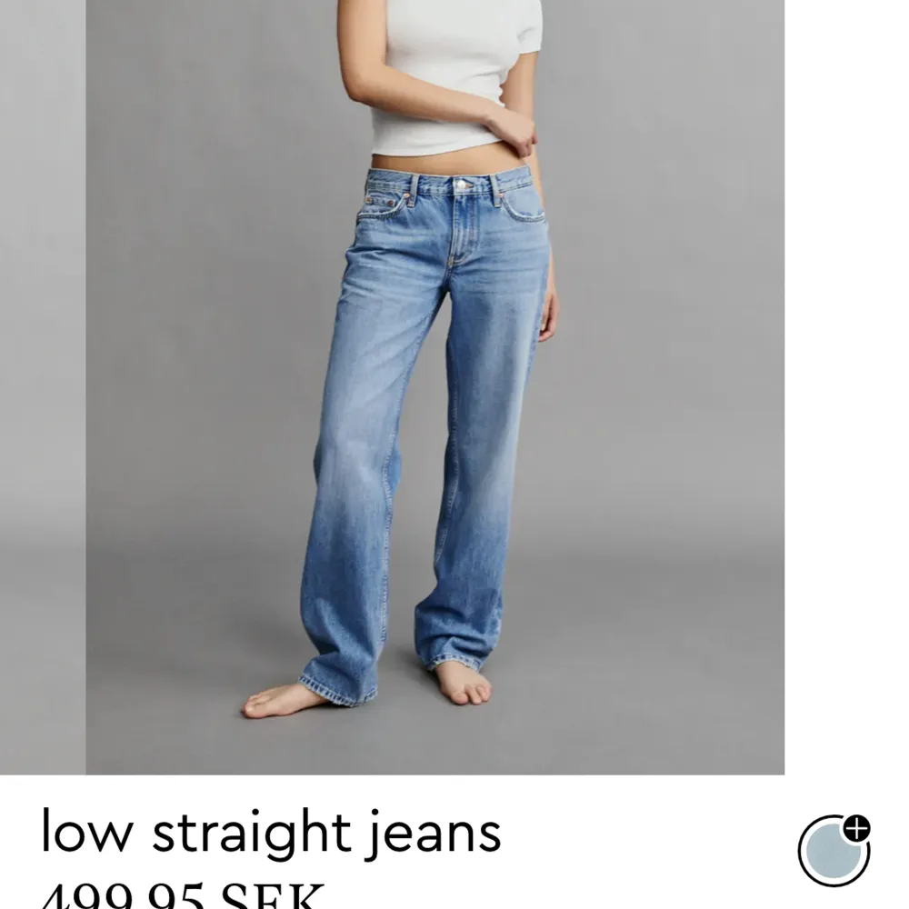 Low waist straight jeans från Gina Tricot. Storlek 36 säljer då de är för stora. Använda men i väldigt bra skick, har små hål på insidan av midjebandet då jag har knutit in dem men syns ej när dom är på. Skriv vid eventuella frågor💗. Jeans & Byxor.