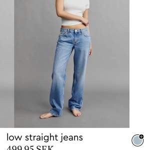 Low waist straight jeans från Gina Tricot. Storlek 36 säljer då de är för stora. Använda men i väldigt bra skick, har små hål på insidan av midjebandet då jag har knutit in dem men syns ej när dom är på. Skriv vid eventuella frågor💗