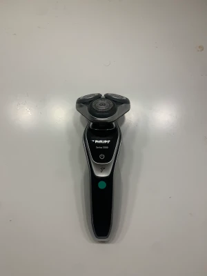 Phillips rakapparat  - Oanvänd rakapparat från Phillips serie 5000, nypris 1249kr från Clas Olsson, har ingen användning av den längre, köparen står för frakt 😃