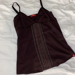 Topp - Supersöt brun topp inför sommaren! Den är från esprit och i storlek s! 