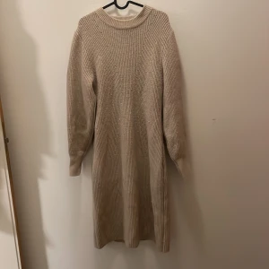 Stickad klänning  - Klänning från hm