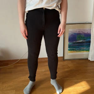 Ridbyxor  - Ett par fina ridbyxor från Hansbosport  Är använda