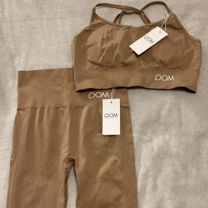 Gym set  - Ett fint gym set som är mörk beige! Aldrig använt och har till och med lapparna kvar💕