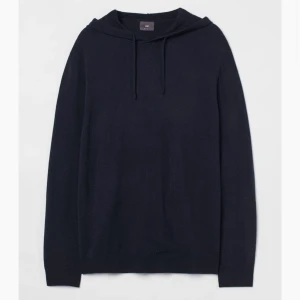 Stickad hoodie - Säljer en stickad tröja från H&M i storlek XL, sitter som L. Endast testad. Finns inte att köpa längre.